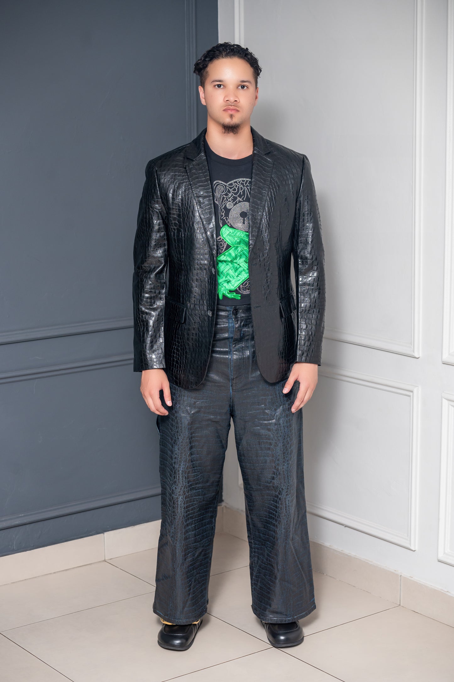 CRYSTAL EMBELLISHED TEE